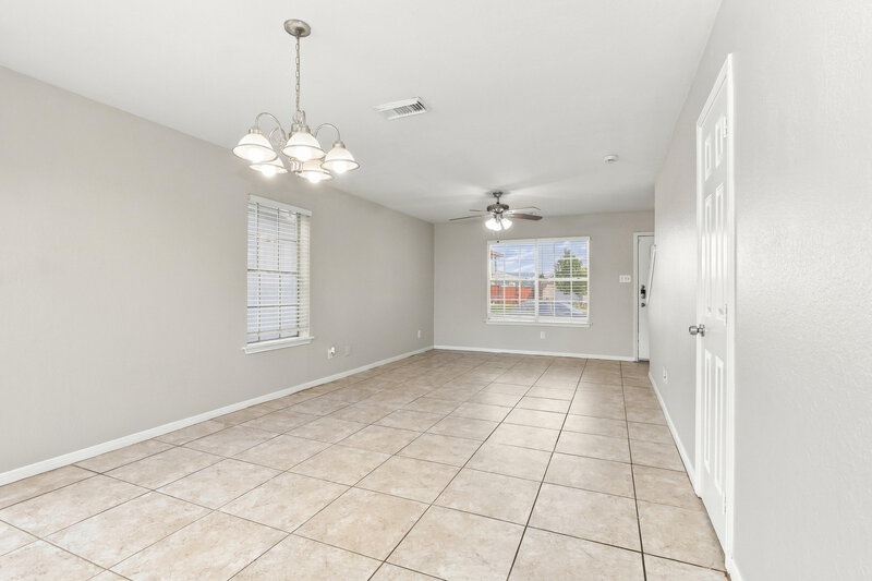 0/Mo, 15609 Aiken Ln Houston, TX 77032 Dining Room View