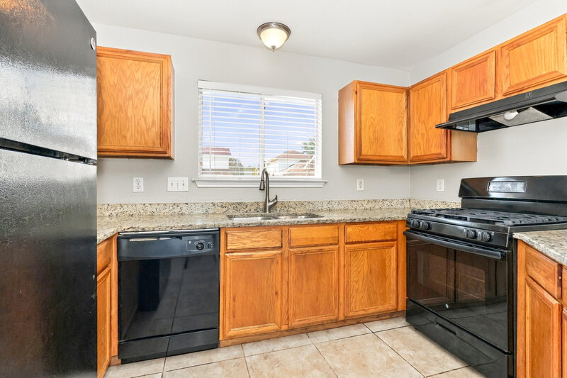 0/Mo, 15609 Aiken Ln Houston, TX 77032 Kitchen View 2