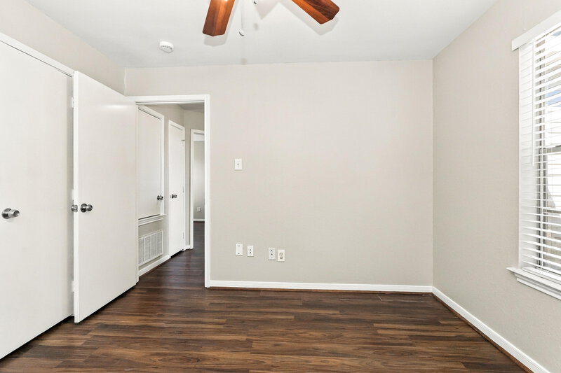 0/Mo, 15609 Aiken Ln Houston, TX 77032 Primary Bedroom View
