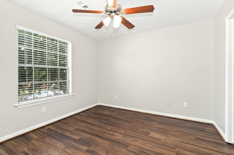 0/Mo, 15609 Aiken Ln Houston, TX 77032 Primary Bedroom View 2