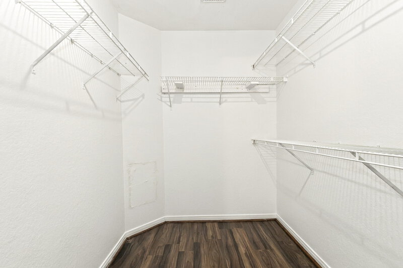 0/Mo, 15609 Aiken Ln Houston, TX 77032 Closet View