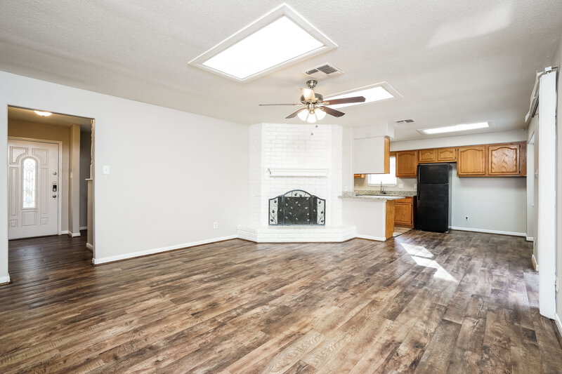 2,005/Mo, 4210 Lemon Tree Ln Houston, TX 77088 Living Room View