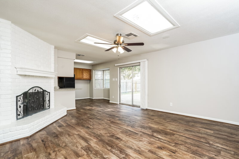 2,005/Mo, 4210 Lemon Tree Ln Houston, TX 77088 Living Room View 2
