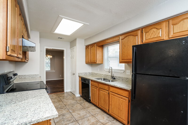 2,005/Mo, 4210 Lemon Tree Ln Houston, TX 77088 Kitchen View