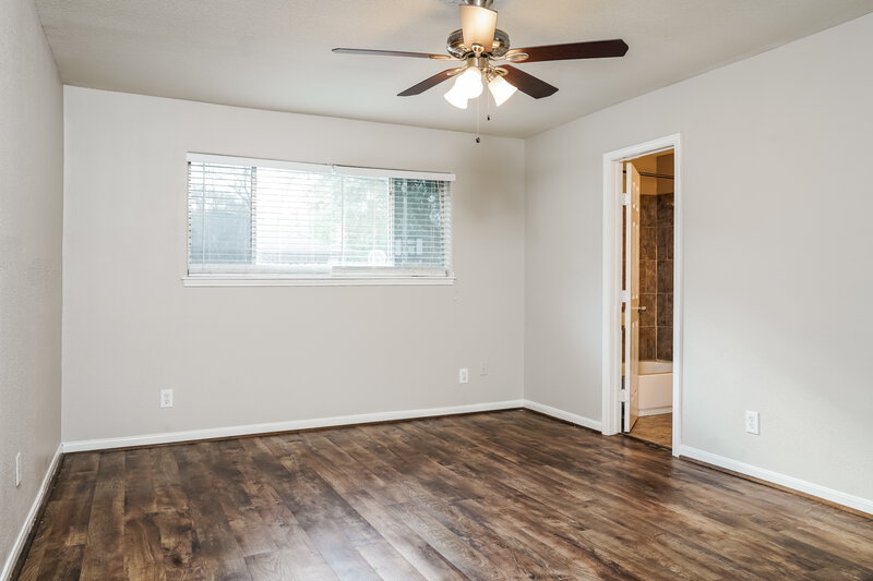 2,005/Mo, 4210 Lemon Tree Ln Houston, TX 77088 Main Bedroom View