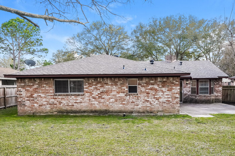 2,005/Mo, 4210 Lemon Tree Ln Houston, TX 77088 Rear View 2