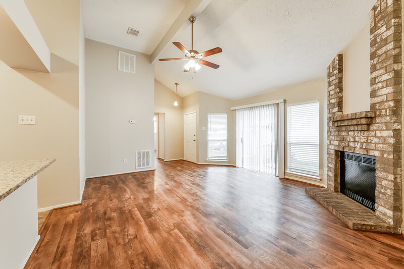 1,720/Mo, 9323 Crescent Moon Dr Houston, TX 77064 Living Room View 4