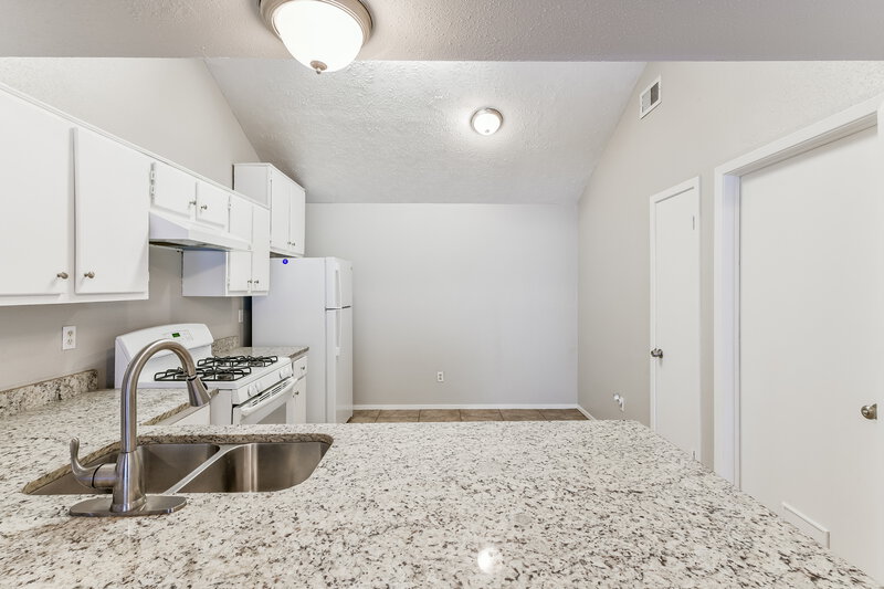 1,720/Mo, 9323 Crescent Moon Dr Houston, TX 77064 Kitchen View 4