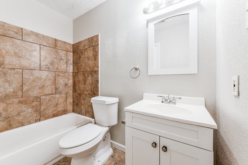 1,720/Mo, 9323 Crescent Moon Dr Houston, TX 77064 Master Bathroom View