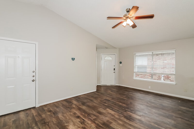 1,745/Mo, 7733 Ellis Dr Missouri City, TX 77489 Living Room View 2