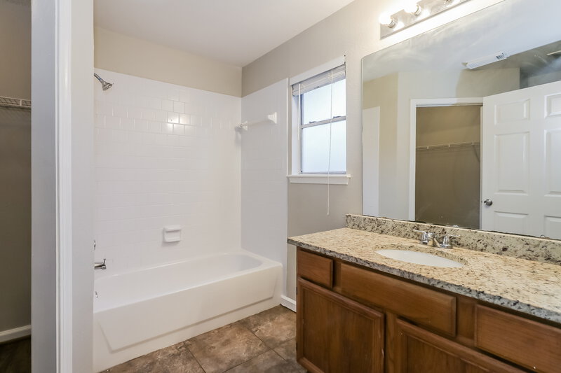 1,745/Mo, 7733 Ellis Dr Missouri City, TX 77489 Main Bathroom View