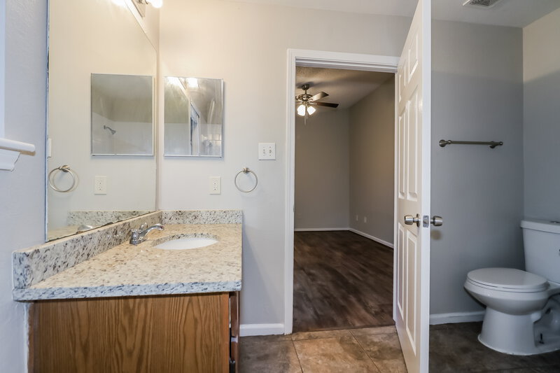 1,745/Mo, 7733 Ellis Dr Missouri City, TX 77489 Bathroom View
