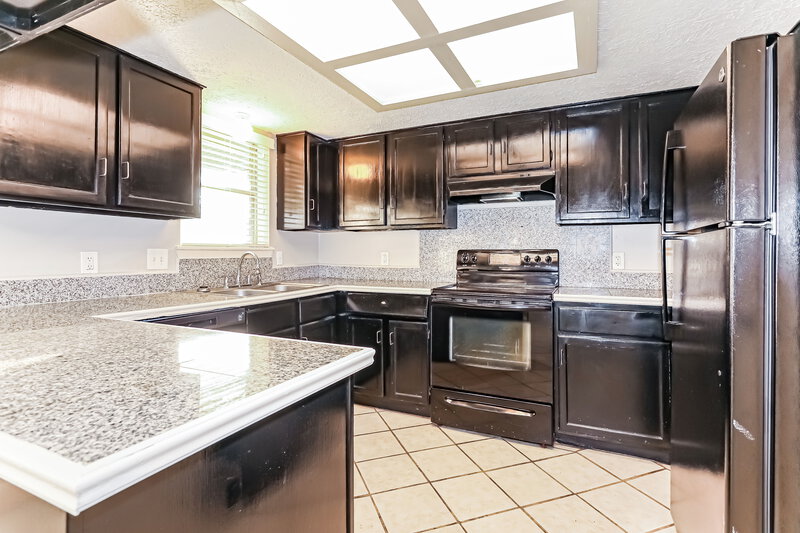 1,475/Mo, 13251 Bunker Hill Willis, TX 77318 Kitchen View