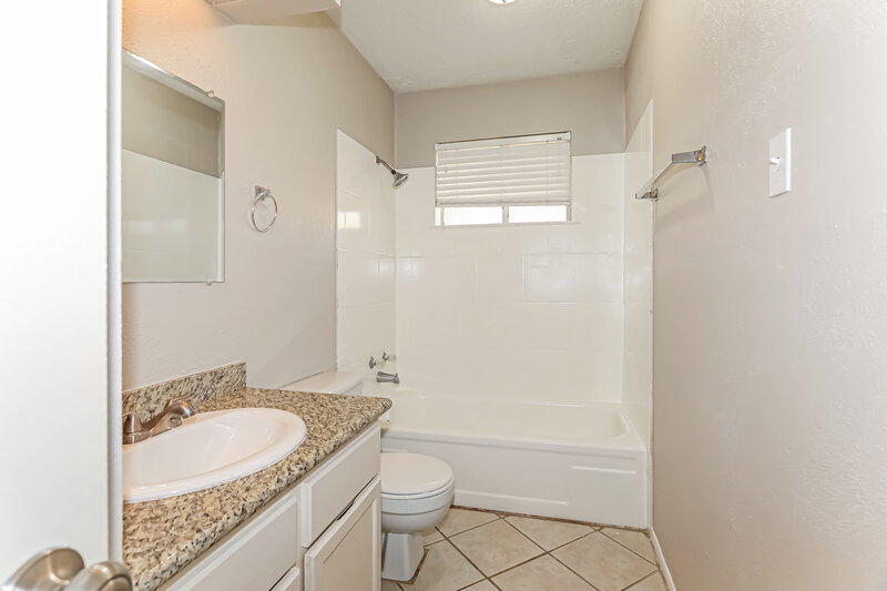 1,475/Mo, 13251 Bunker Hill Willis, TX 77318 Bathroom View