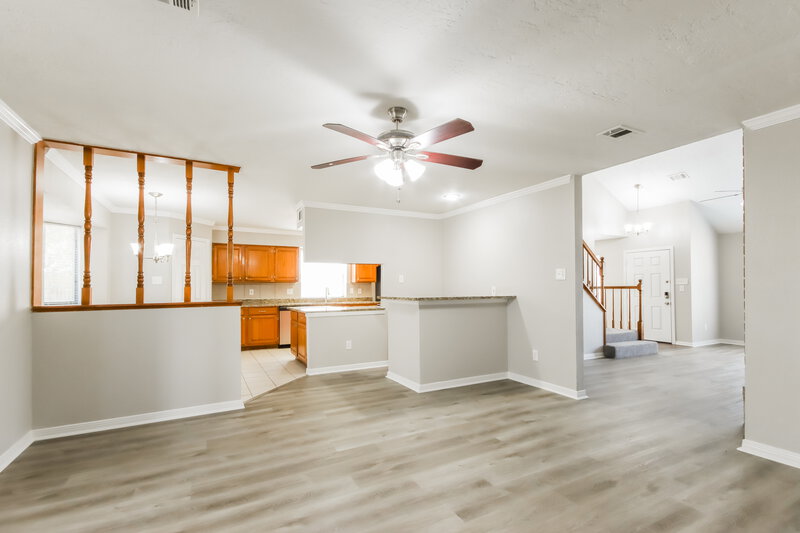 2,120/Mo, 8523 Pines Place Dr Humble, TX 77346 Family Room View 2