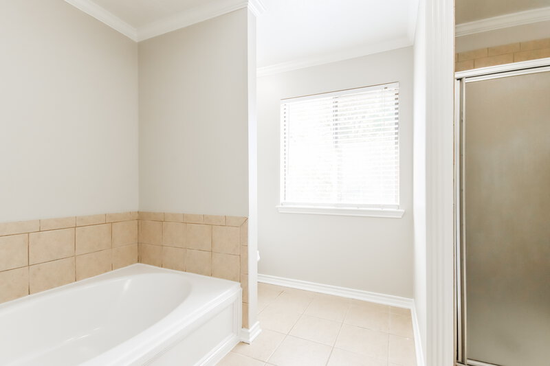 2,120/Mo, 8523 Pines Place Dr Humble, TX 77346 Main Bathroom View