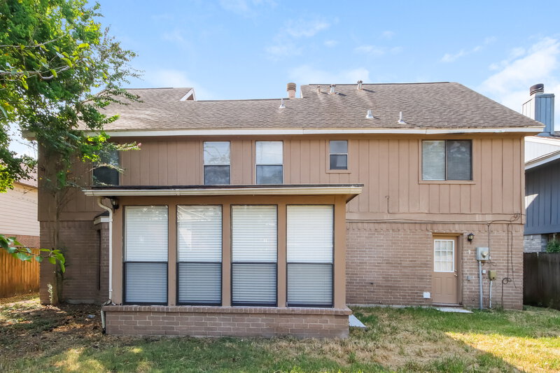 2,120/Mo, 8523 Pines Place Dr Humble, TX 77346 Rear View