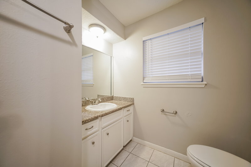 2,195/Mo, 17019 Lazy Hill Ln Spring, TX 77379 Main Bathroom View
