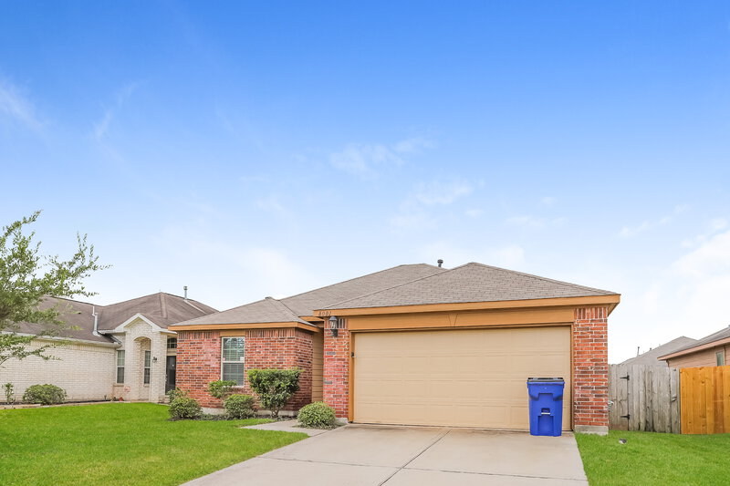 2,115/Mo, 8001 W Red Oak Ln Texas City, TX 77591 Front View