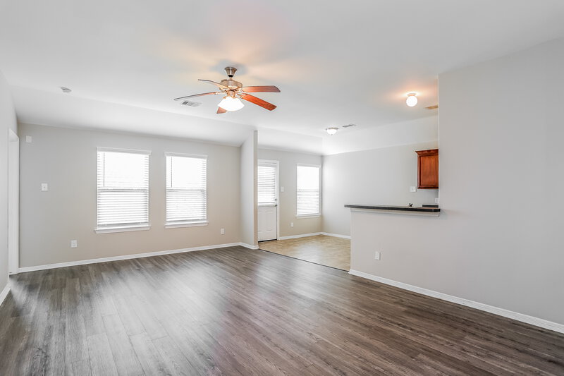 2,115/Mo, 8001 W Red Oak Ln Texas City, TX 77591 Living Room View
