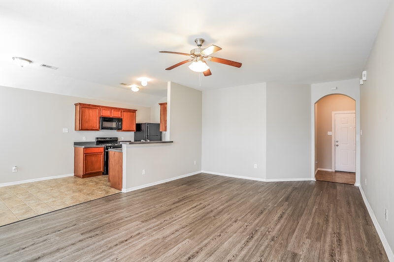2,115/Mo, 8001 W Red Oak Ln Texas City, TX 77591 Dining Room View
