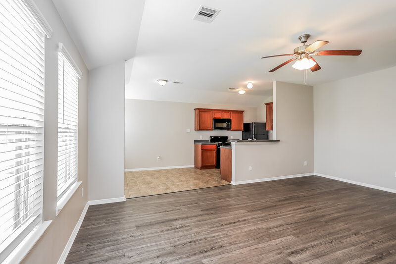 2,115/Mo, 8001 W Red Oak Ln Texas City, TX 77591 Dining Room View 2