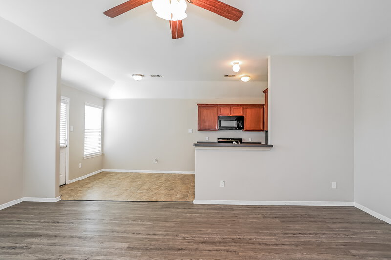 2,115/Mo, 8001 W Red Oak Ln Texas City, TX 77591 Dining Room View 3