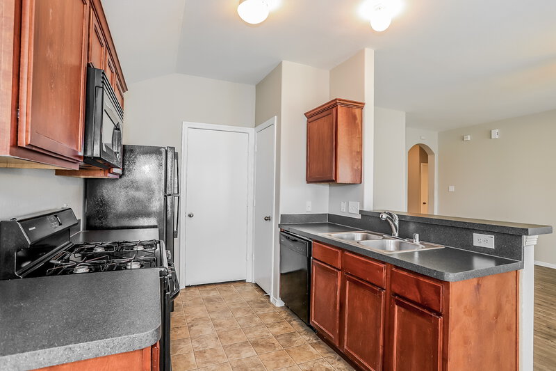 2,115/Mo, 8001 W Red Oak Ln Texas City, TX 77591 Kitchen View