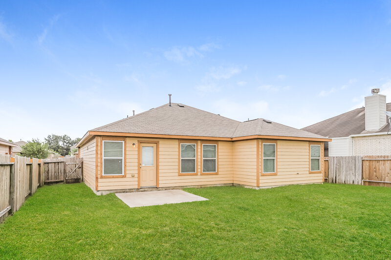 2,115/Mo, 8001 W Red Oak Ln Texas City, TX 77591 Rear View