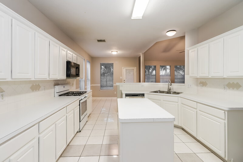 2,475/Mo, 8919 Green Ray Dr Houston, TX 77095 Kitchen View 2