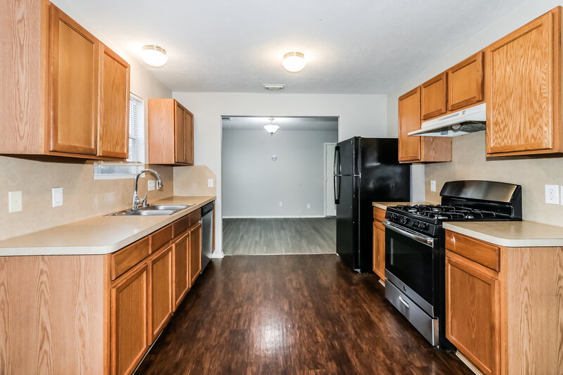 1,990/Mo, 19315 Montclair Meadow Lan Katy, TX 77449 Kitchen View 2