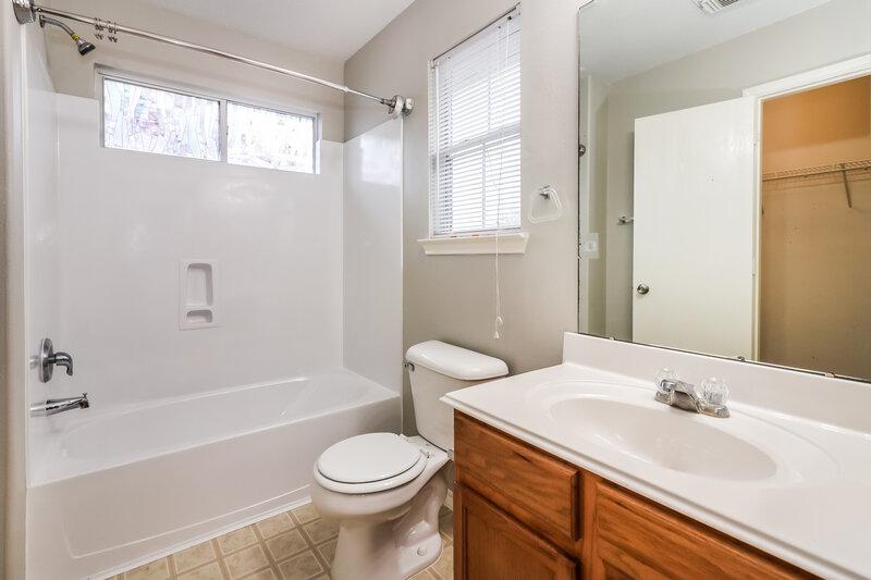 1,990/Mo, 19315 Montclair Meadow Lan Katy, TX 77449 Main Bathroom View