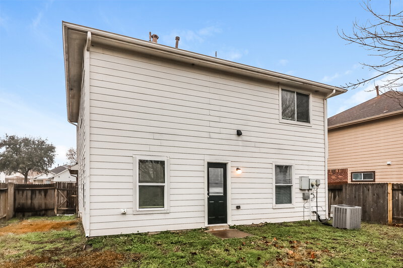 1,990/Mo, 19315 Montclair Meadow Lan Katy, TX 77449 Rear View