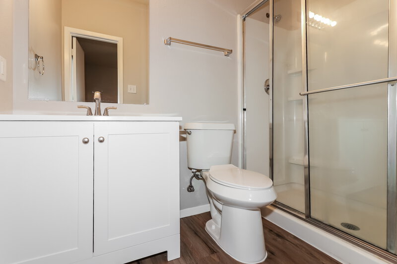 1,820/Mo, 6415 Provident Green Dr Katy, TX 77449 Main Bathroom View