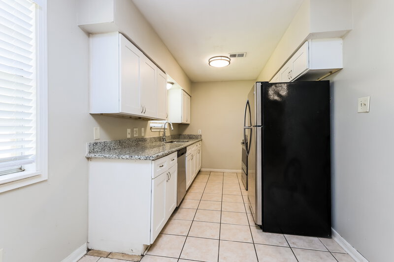 1,660/Mo, 807 Sulphur St Houston, TX 77034 Kitchen View