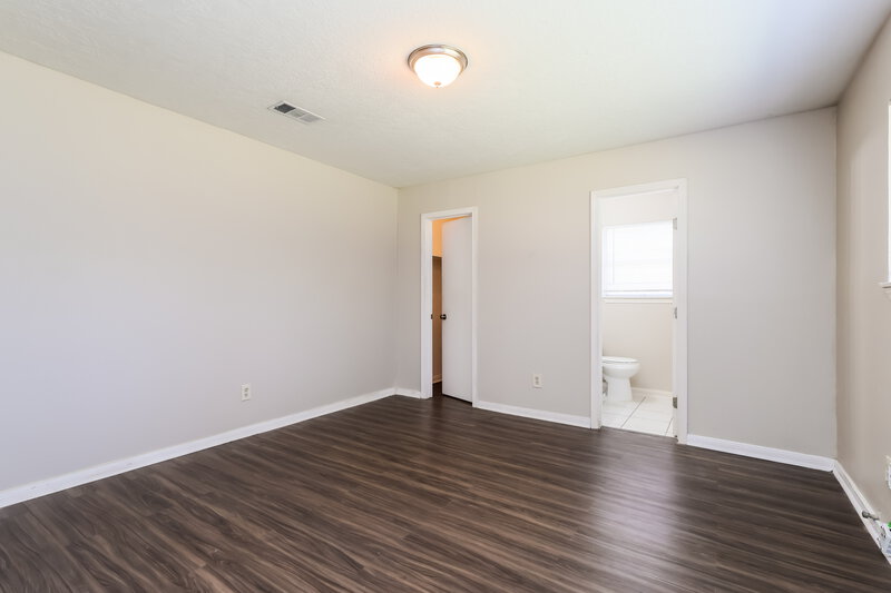 1,660/Mo, 807 Sulphur St Houston, TX 77034 Main Bedroom View 2