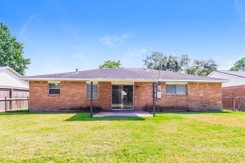 1,660/Mo, 807 Sulphur St Houston, TX 77034 Rear View