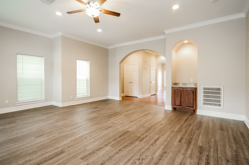 3,020/Mo, 618 8th St Kemah, TX 77565 Living Room View 2