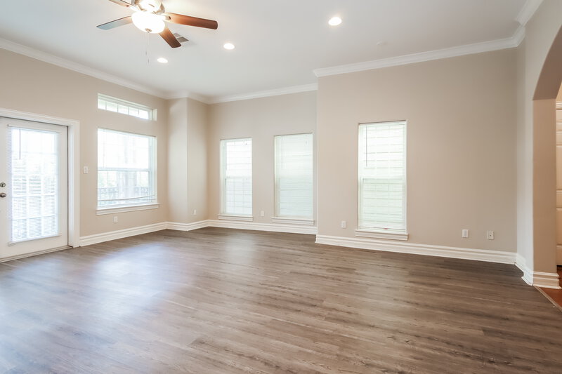 3,020/Mo, 618 8th St Kemah, TX 77565 Living Room View 3