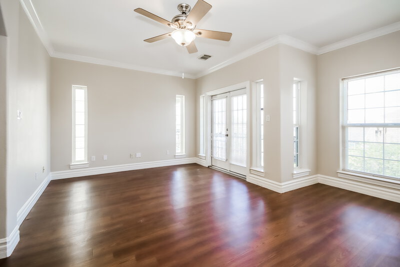 3,020/Mo, 618 8th St Kemah, TX 77565 Main Bedroom View 2