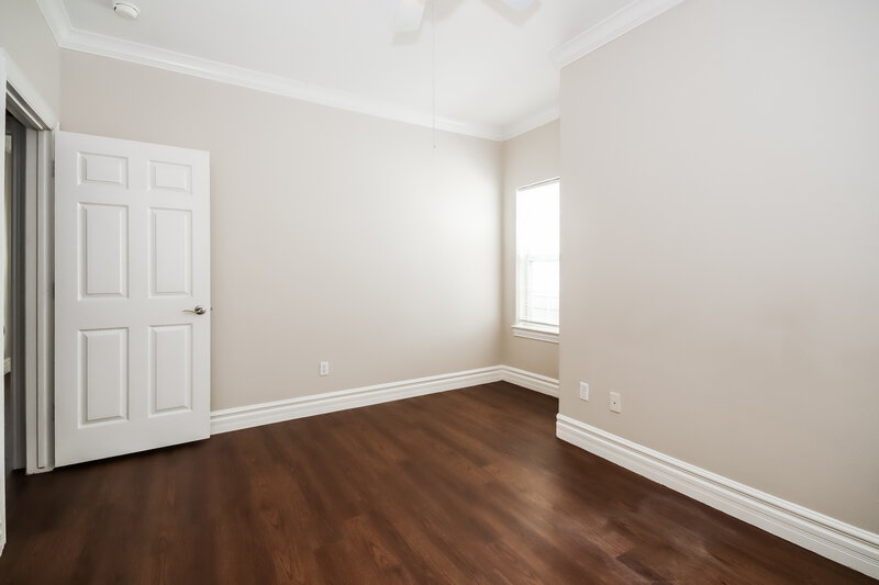 3,020/Mo, 618 8th St Kemah, TX 77565 Main Bedroom View 3