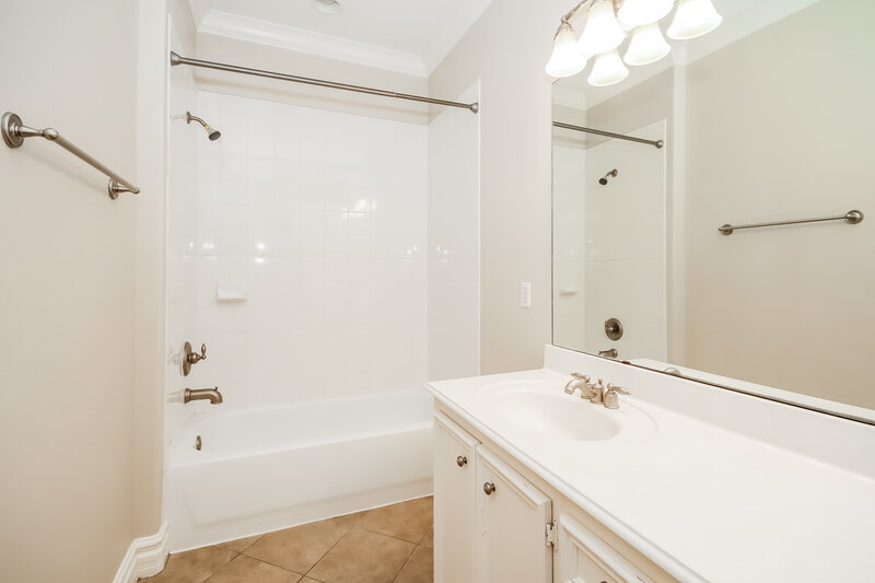 3,020/Mo, 618 8th St Kemah, TX 77565 Bathroom View
