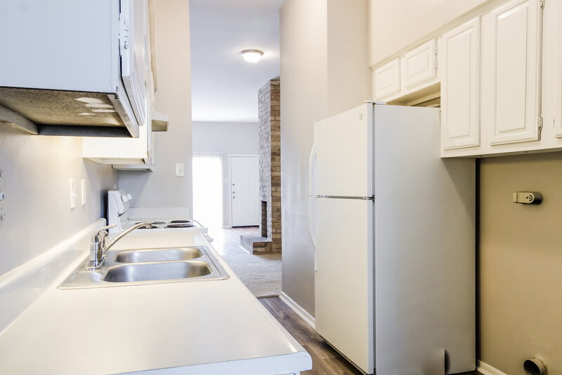 1,680/Mo, 7922 Grow Ln Houston, TX 77040 Kitchen View 3