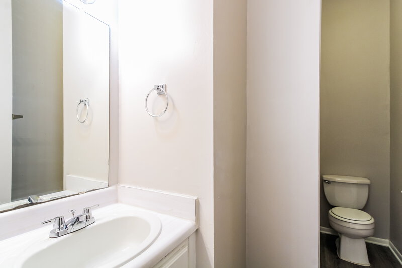 1,680/Mo, 7922 Grow Ln Houston, TX 77040 Bathroom View