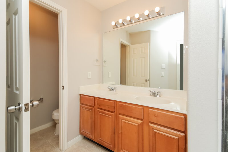 2,195/Mo, 6022 Fergis Dr Katy, TX 77449 Main Bathroom View
