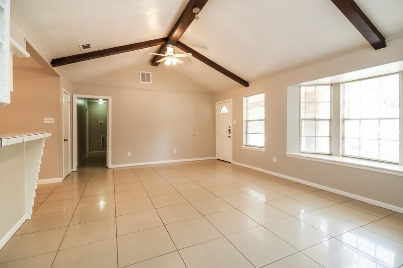 1,555/Mo, 111 Belvedere Conroe, TX 77301 Living Room View 4