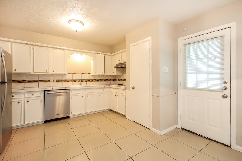 1,555/Mo, 111 Belvedere Conroe, TX 77301 Kitchen View