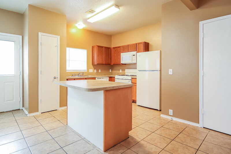 1,685/Mo, 18810 Sandelford Dr Katy, TX 77449 Kitchen View 3