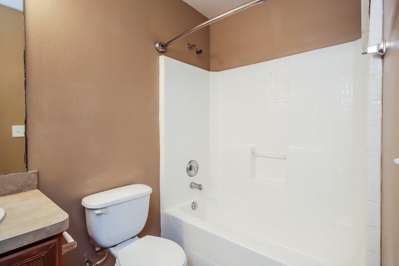 1,685/Mo, 18810 Sandelford Dr Katy, TX 77449 Bathroom View