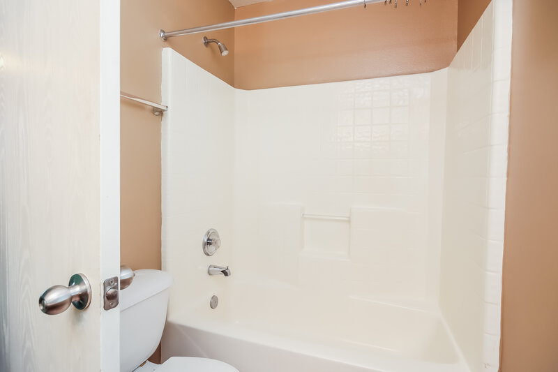 1,685/Mo, 18810 Sandelford Dr Katy, TX 77449 Bathroom View 2